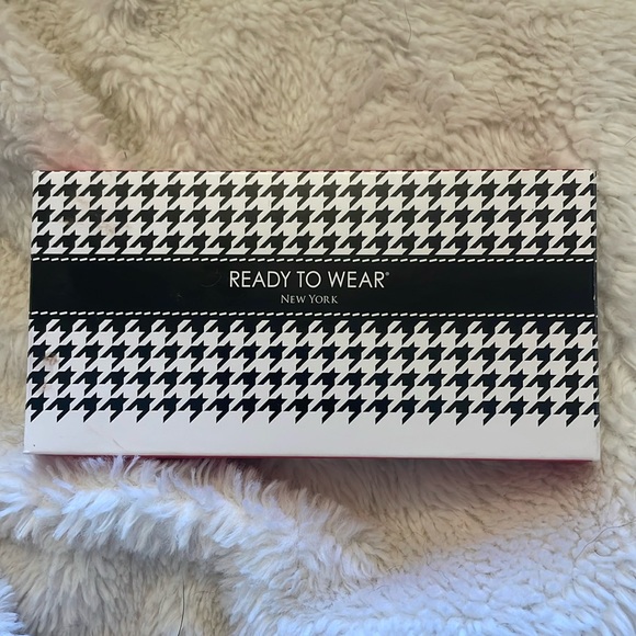 NIB Ready To Wear New York Button Up For Beauty Assorted Makeup Palette - Picture 1 of 4